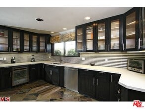 2001 Coldwater Canyon Dr in Beverly Hills, CA - Building Photo - Building Photo