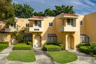 Savannah Place Apartments in Boca Raton, FL - Building Photo - Building Photo