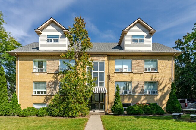 2158 Lilnan Ct in Burlington, ON - Building Photo - Building Photo