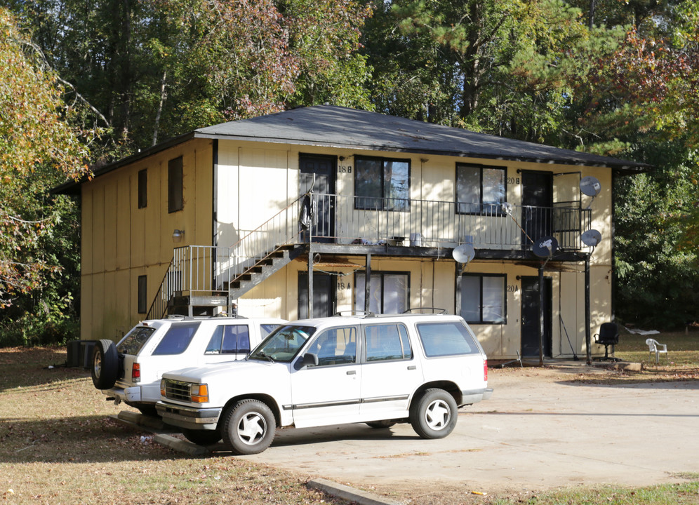 18-20 Bennett St in Newnan, GA - Foto de edificio