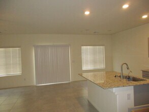 422 Canary Song Dr in Henderson, NV - Building Photo - Building Photo