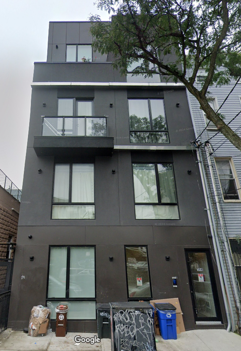 384 Harman St in Brooklyn, NY - Building Photo