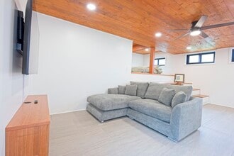 2828 Dow St in Honolulu, HI - Foto de edificio - Building Photo