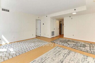 2400 Clarendon Blvd in Arlington, VA - Building Photo - Building Photo