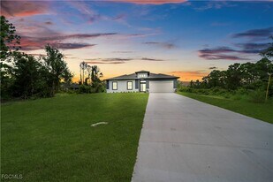 543 McArthur Blvd in Lehigh Acres, FL - Building Photo