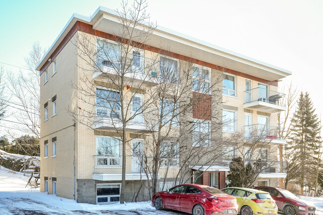 3130 Monseigneur-Gosselin Av in Québec, QC - Building Photo - Building Photo