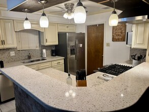 9319 Rentur Dr in Houston, TX - Building Photo - Building Photo