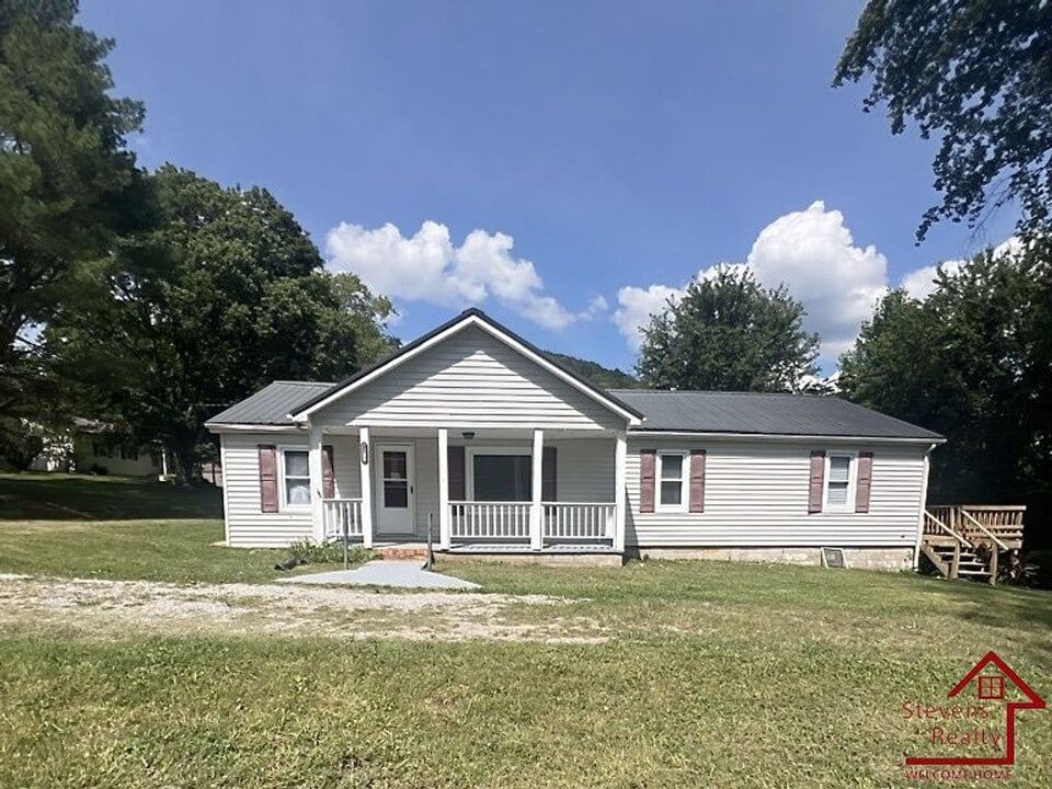 3236 Hwy 70 E in Cookeville, TN - Building Photo