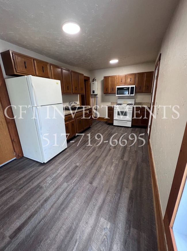 319 N Cochran Ave, Unit 3 in Charlotte, MI - Foto de edificio - Building Photo