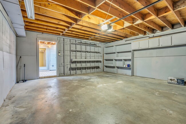 property at 2086 Augusta Dr