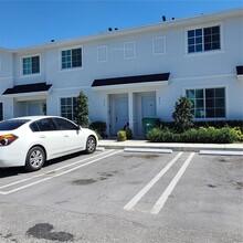 435 NW 11th St in Florida City, FL - Building Photo - Building Photo