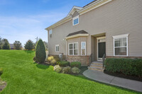 44 Clifford Cir in Franklin Township, NJ - Foto de edificio - Building Photo