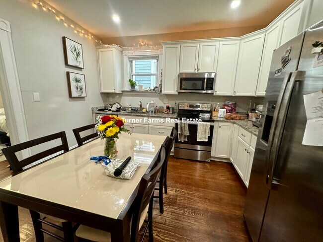 724 Parker St, Unit 3