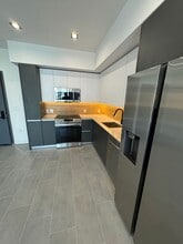 402 NE 34th St, Unit A1 in Miami, FL - Foto de edificio - Building Photo