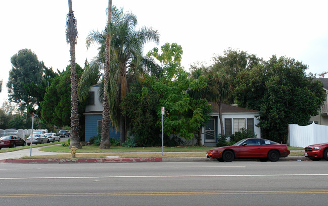 5551 Mammoth Ave in Van Nuys, CA - Building Photo - Building Photo