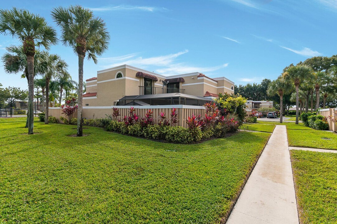 3715 Village Dr in Delray Beach, FL - Building Photo