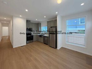 1325 Russell Way in Hayward, CA - Building Photo - Building Photo