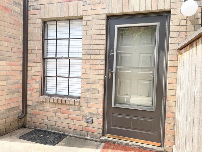 9850 Pagewood Ln in Houston, TX - Building Photo - Building Photo