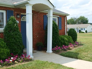 James River Villas in Richmond, VA - Building Photo - Building Photo