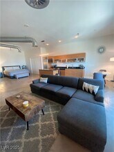 200 Hoover Ave in Las Vegas, NV - Foto de edificio - Building Photo