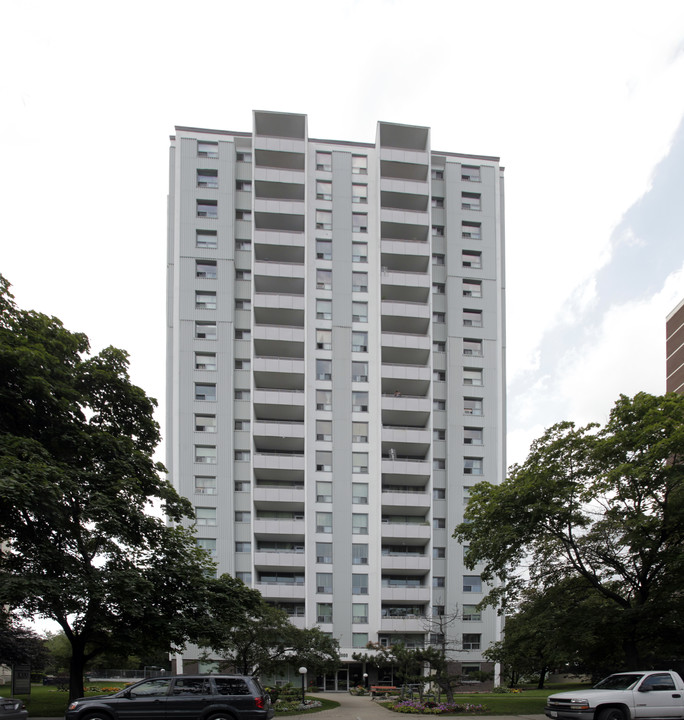 Broadview Towers in Toronto, ON - Building Photo