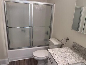 351 W Montauk Hwy in Lindenhurst, NY - Building Photo - Building Photo