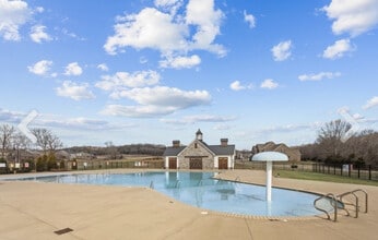 204 Ettington Dr in Gallatin, TN - Building Photo - Building Photo