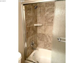 19684 SW 68th Ave in Tualatin, OR - Building Photo - Building Photo