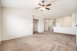 19907 Marinda St in Omaha, NE - Building Photo - Building Photo