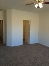 6008 Moonstone Peak Dr in Bakersfield, CA - Building Photo - Building Photo