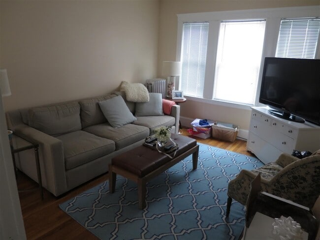 12 Silvey Pl, Unit 3 in Somerville, MA - Building Photo - Building Photo