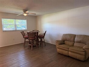 245 Center Rd, Unit 103 in Venice, FL - Building Photo - Building Photo