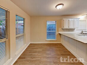 836 Greenridge Dr in Arlington, TX - Foto de edificio - Building Photo