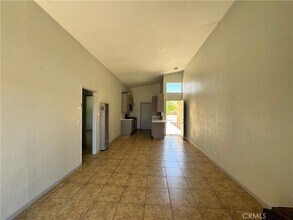 16209 Juniper St in Hesperia, CA - Building Photo - Building Photo