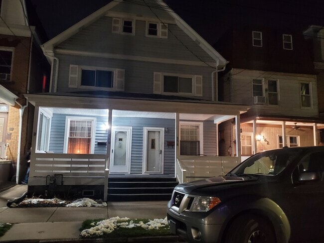 356 2nd St in Pitcairn, PA - Foto de edificio - Building Photo