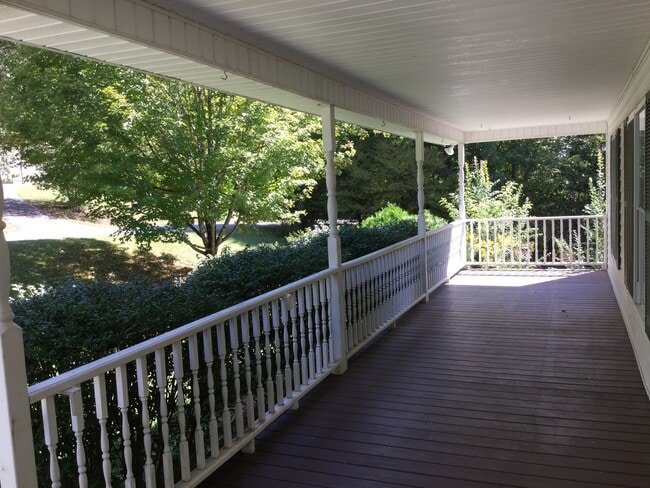 90 Roasted Chestnut Trail in Hendersonville, NC - Building Photo - Building Photo