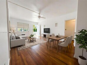 841 W 40th St, Unit 2 in Miami Beach, FL - Foto de edificio - Building Photo