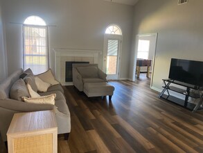 3683 Old Ferry Rd in Martinez, GA - Foto de edificio - Building Photo