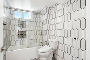 2121 E 1st St in Long Beach, CA - Building Photo