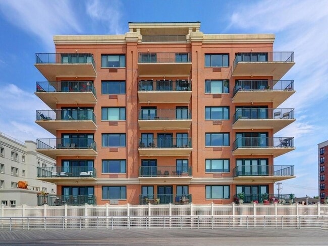 260 W Broadway, Unit 7G in Long Beach, NY - Building Photo - Building Photo