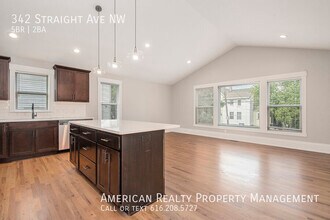 342 Straight Ave NW in Grand Rapids, MI - Building Photo - Building Photo