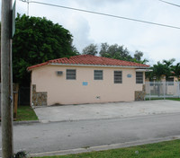 610-618 NE 64th Ter in Miami, FL - Foto de edificio - Building Photo