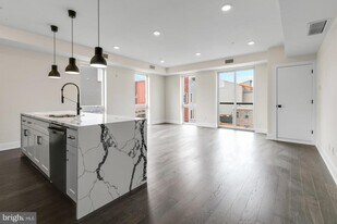 1868 Frankford Ave in Philadelphia, PA - Building Photo