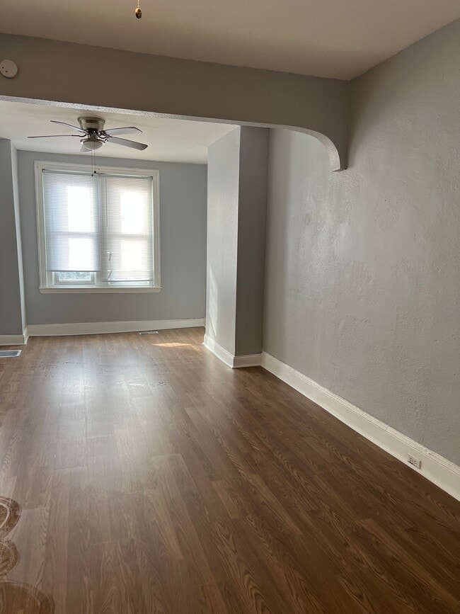 2135 E Auburn St in Philadelphia, PA - Foto de edificio - Building Photo