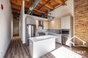 153 W Ohio St, Unit 503 in Chicago, IL - Building Photo