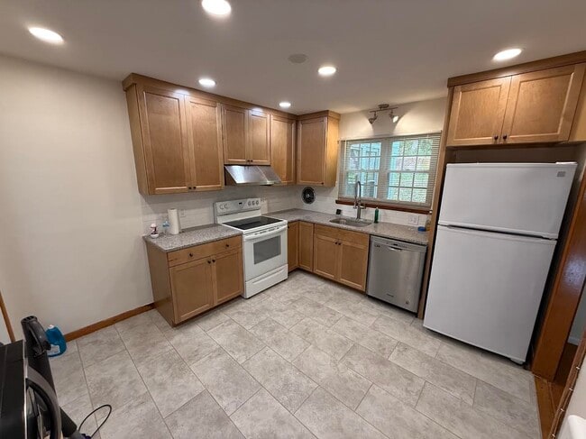 407 Lowell Ave, Unit 407 Lowell Ave Newton