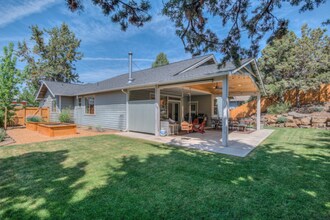 2261 NE Jackson Ave in Bend, OR - Building Photo - Building Photo
