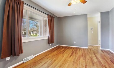5037 NE 56th Terrace in Kansas City, MO - Building Photo - Building Photo