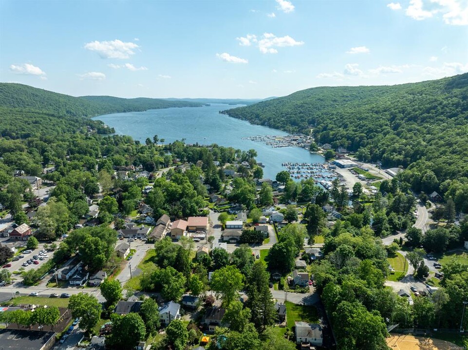 699 Jersey Ave in Greenwood Lake, NY - Foto de edificio