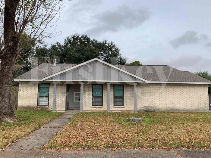 8519 Avington Rd in La Porte, TX - Building Photo